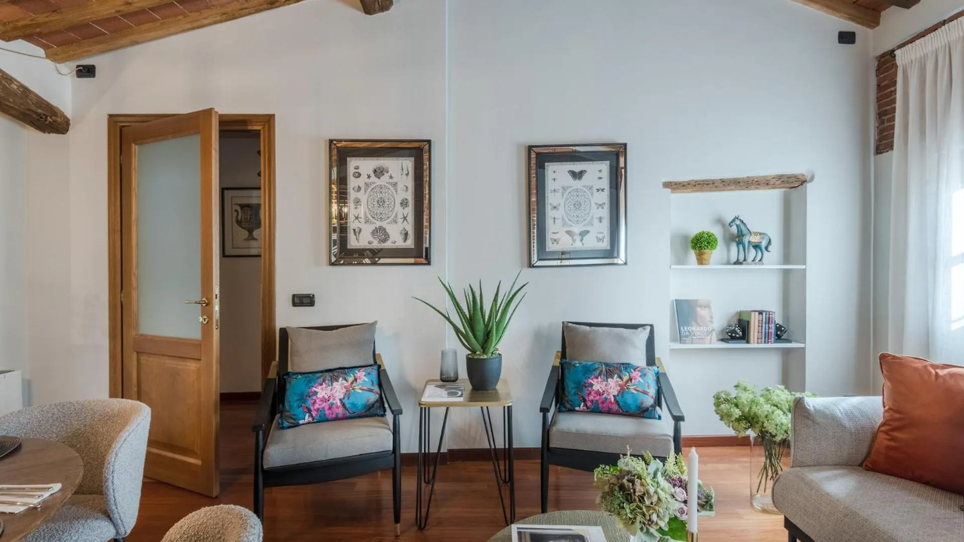 Apartment Dorina Penthouse 2 Bedrooms 2 Bathrooms In Lucca
