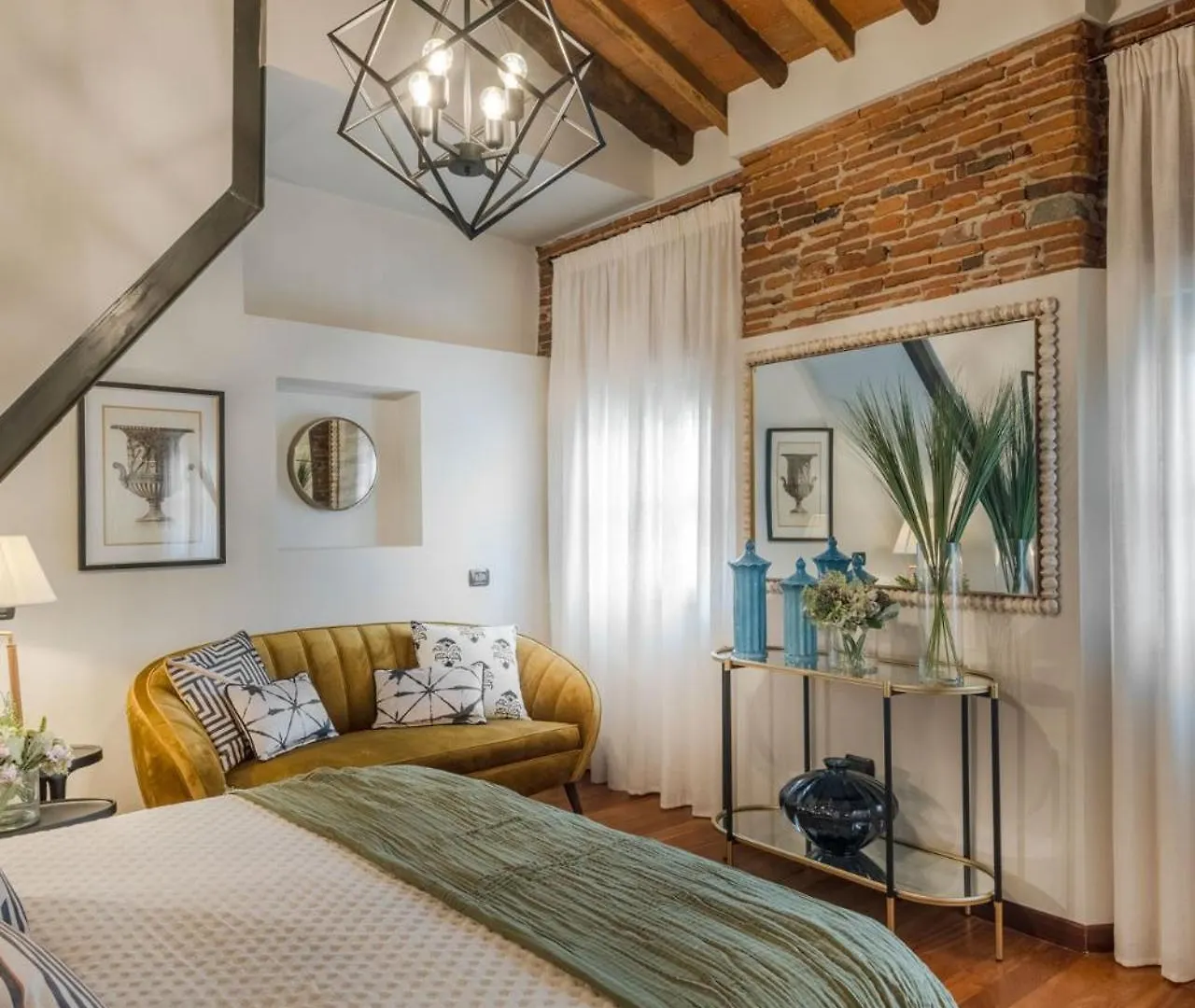 Apartment Dorina Penthouse 2 Bedrooms 2 Bathrooms In Lucca