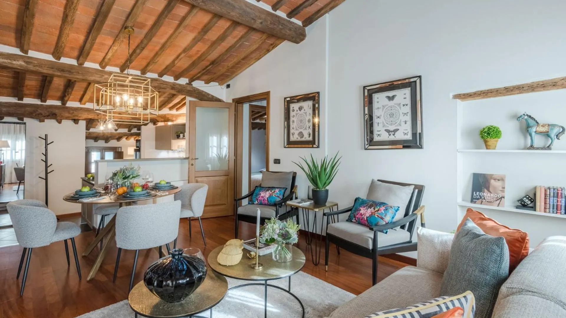 Dorina Penthouse 2 Bedrooms 2 Bathrooms In Lucca Apartment