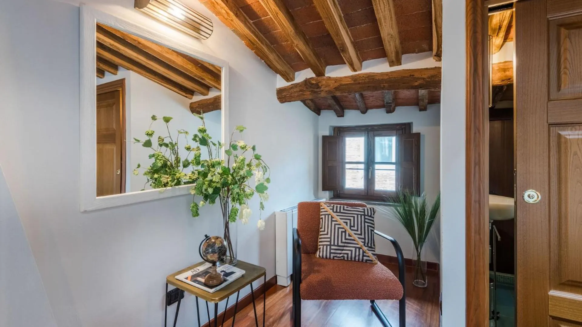 Dorina Penthouse 2 Bedrooms 2 Bathrooms In Lucca Italy