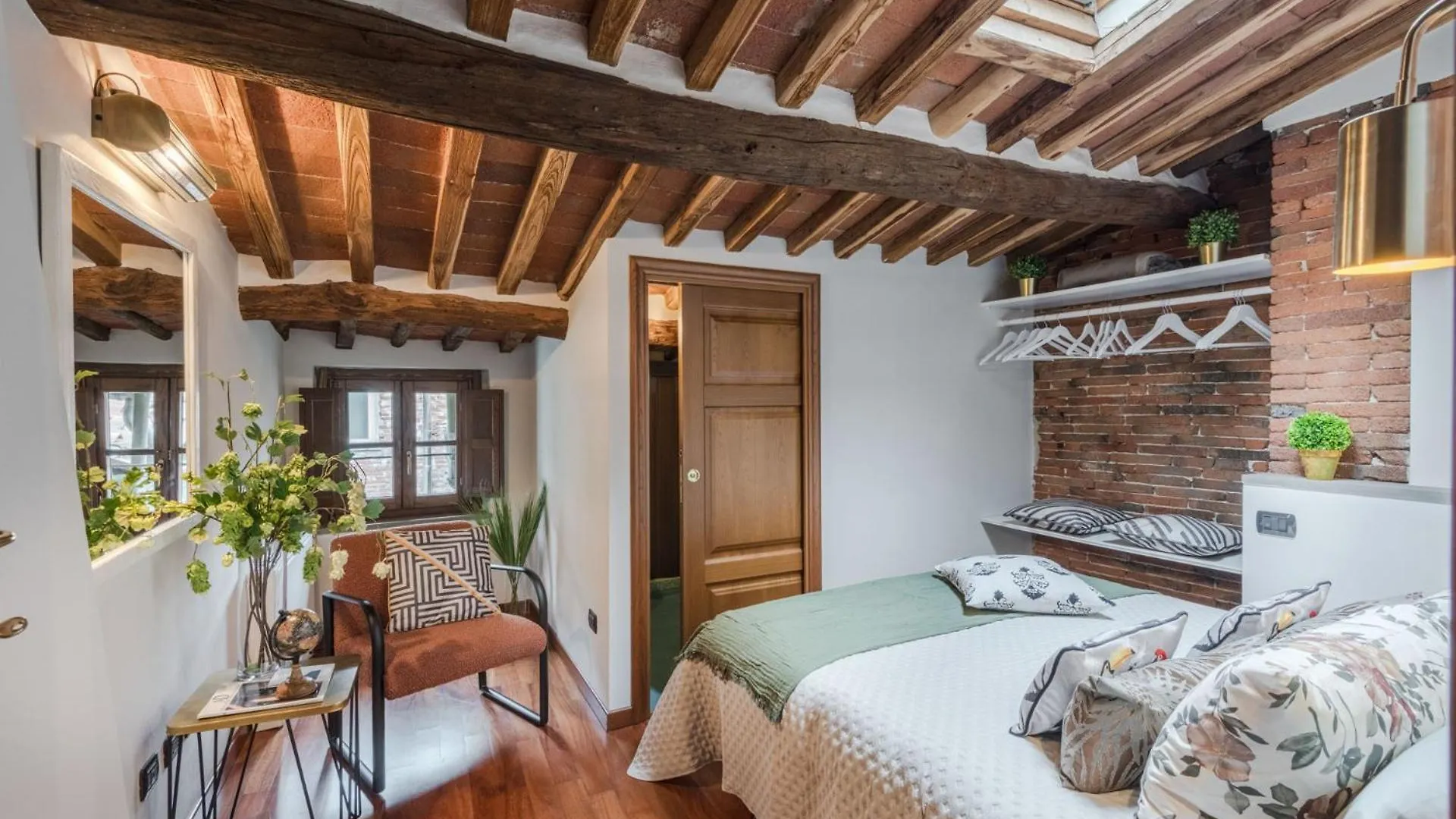 Dorina Penthouse 2 Bedrooms 2 Bathrooms In Lucca Apartment