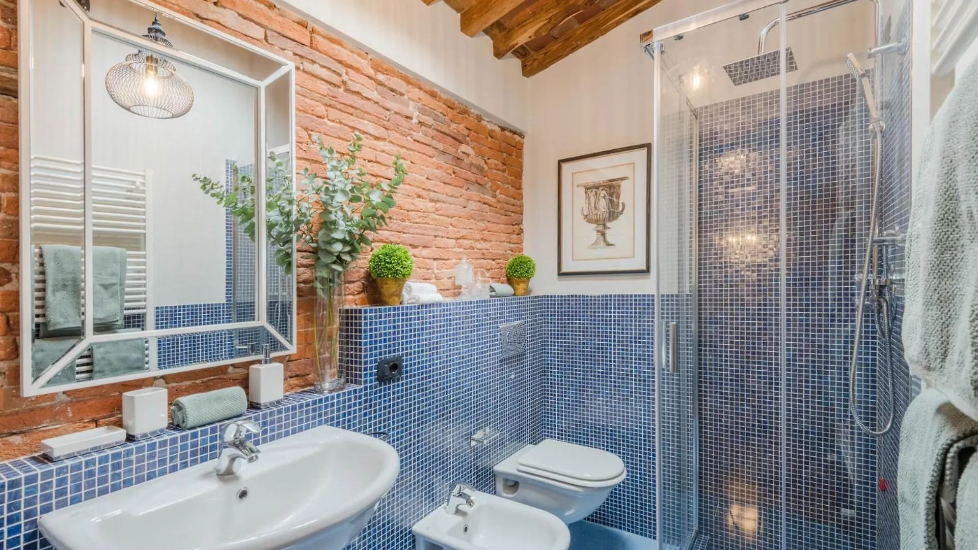 Dorina Penthouse 2 Bedrooms 2 Bathrooms In Lucca 0*,  Italy