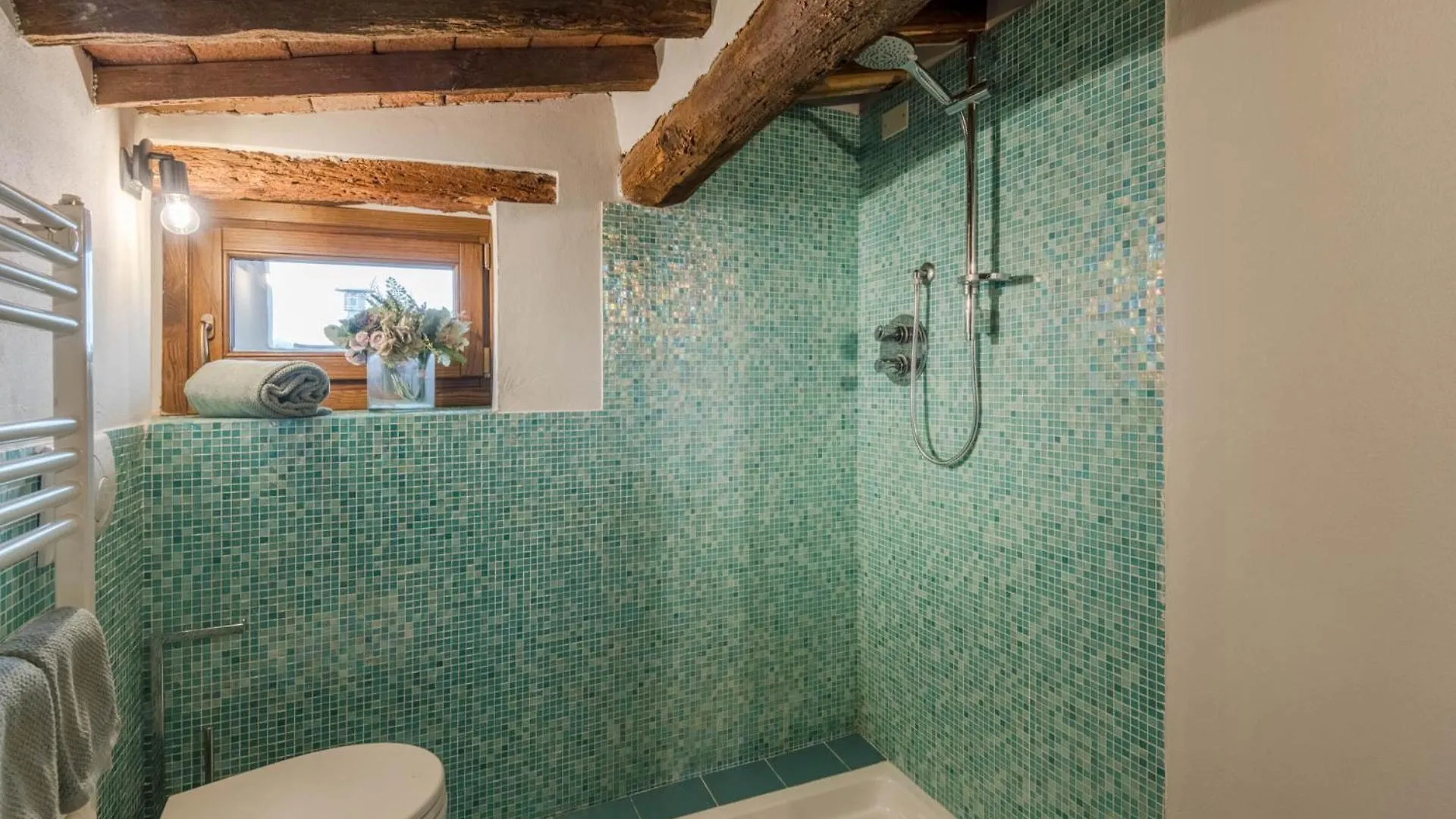 Dorina Penthouse 2 Bedrooms 2 Bathrooms In Lucca Italy