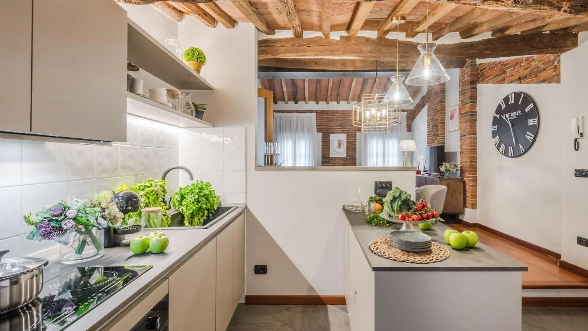 Dorina Penthouse 2 Bedrooms 2 Bathrooms In Lucca Apartment