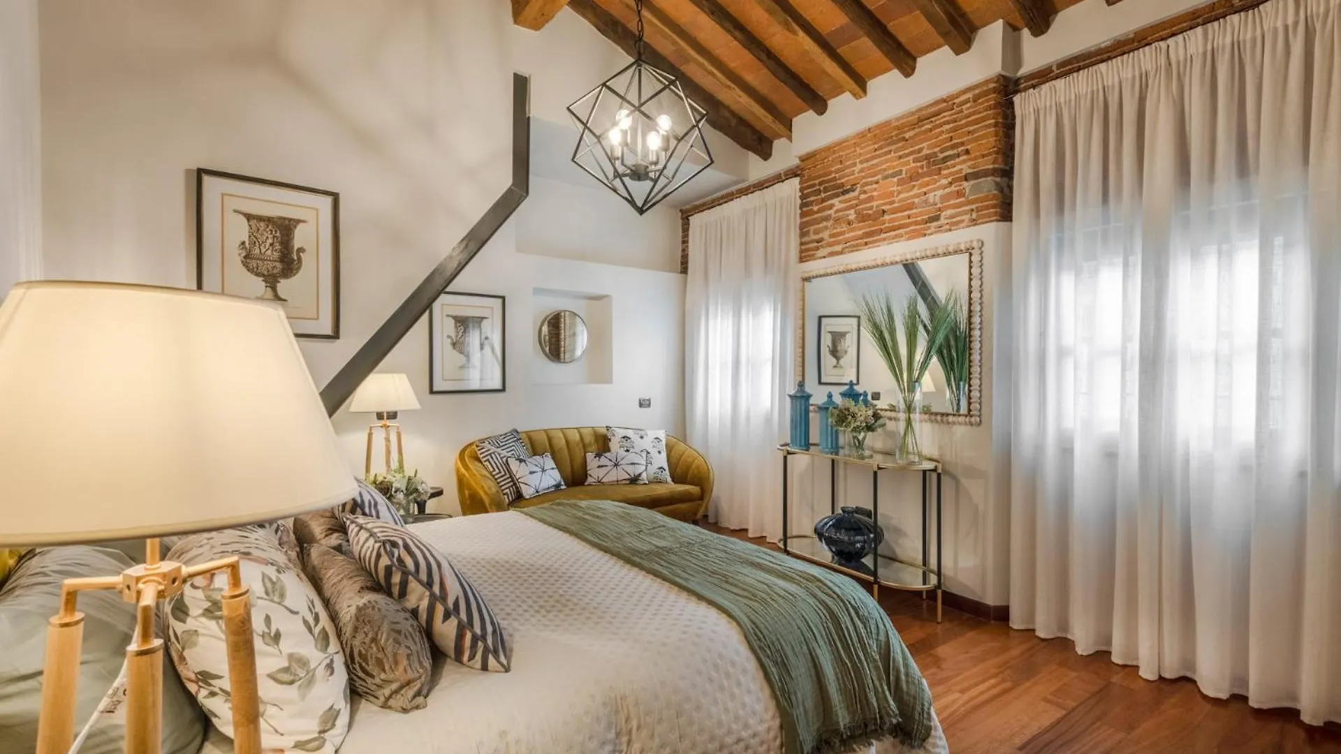 Dorina Penthouse 2 Bedrooms 2 Bathrooms In Lucca 0*,