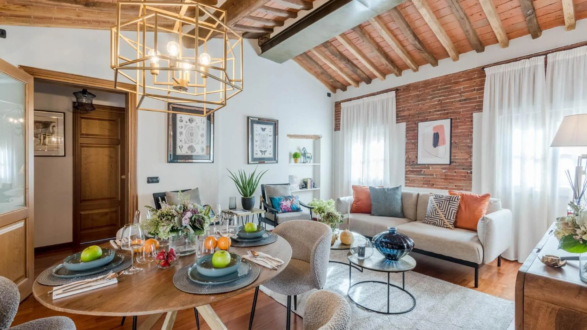 Dorina Penthouse 2 Bedrooms 2 Bathrooms In Lucca