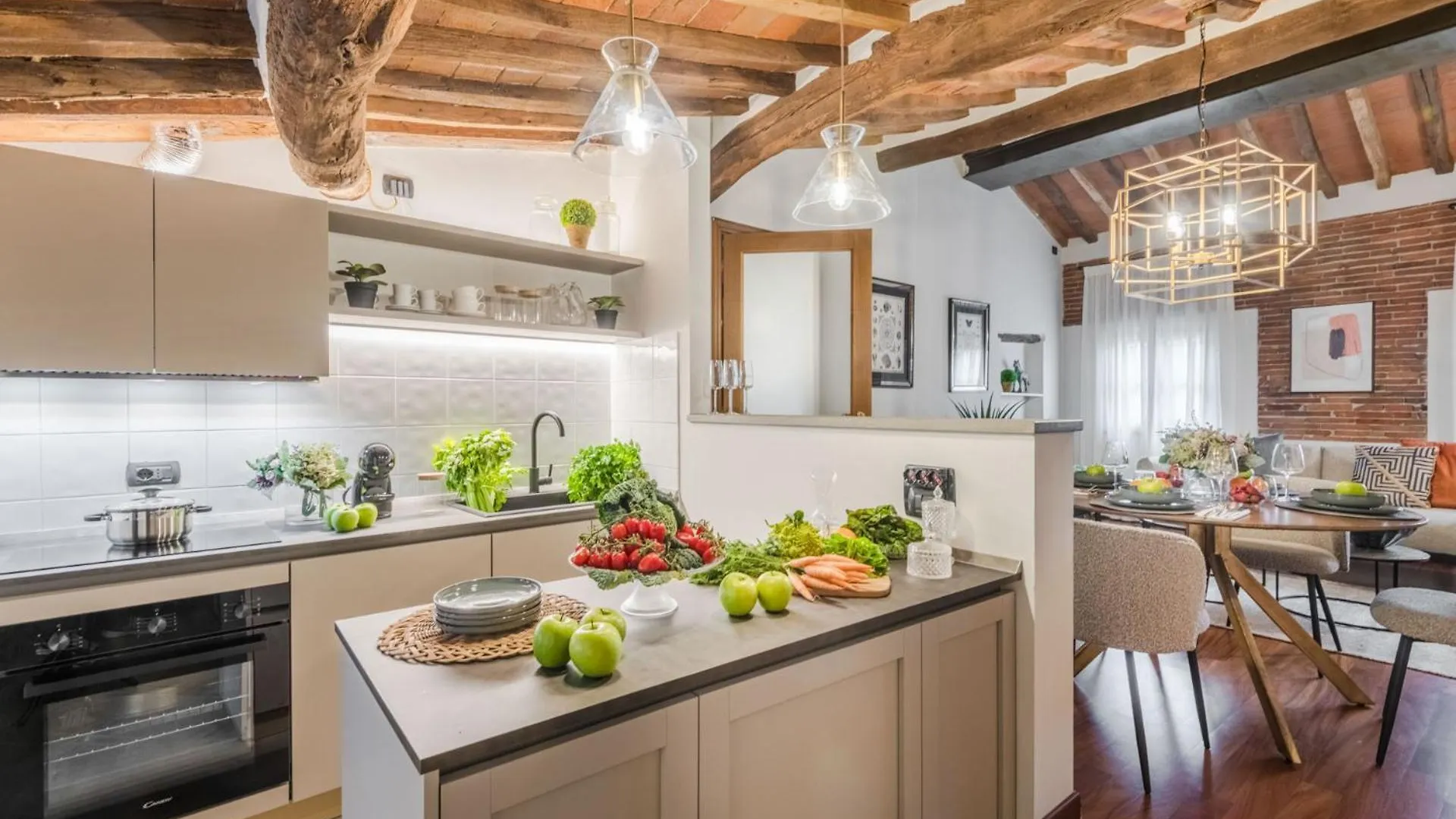 Apartment Dorina Penthouse 2 Bedrooms 2 Bathrooms In Lucca