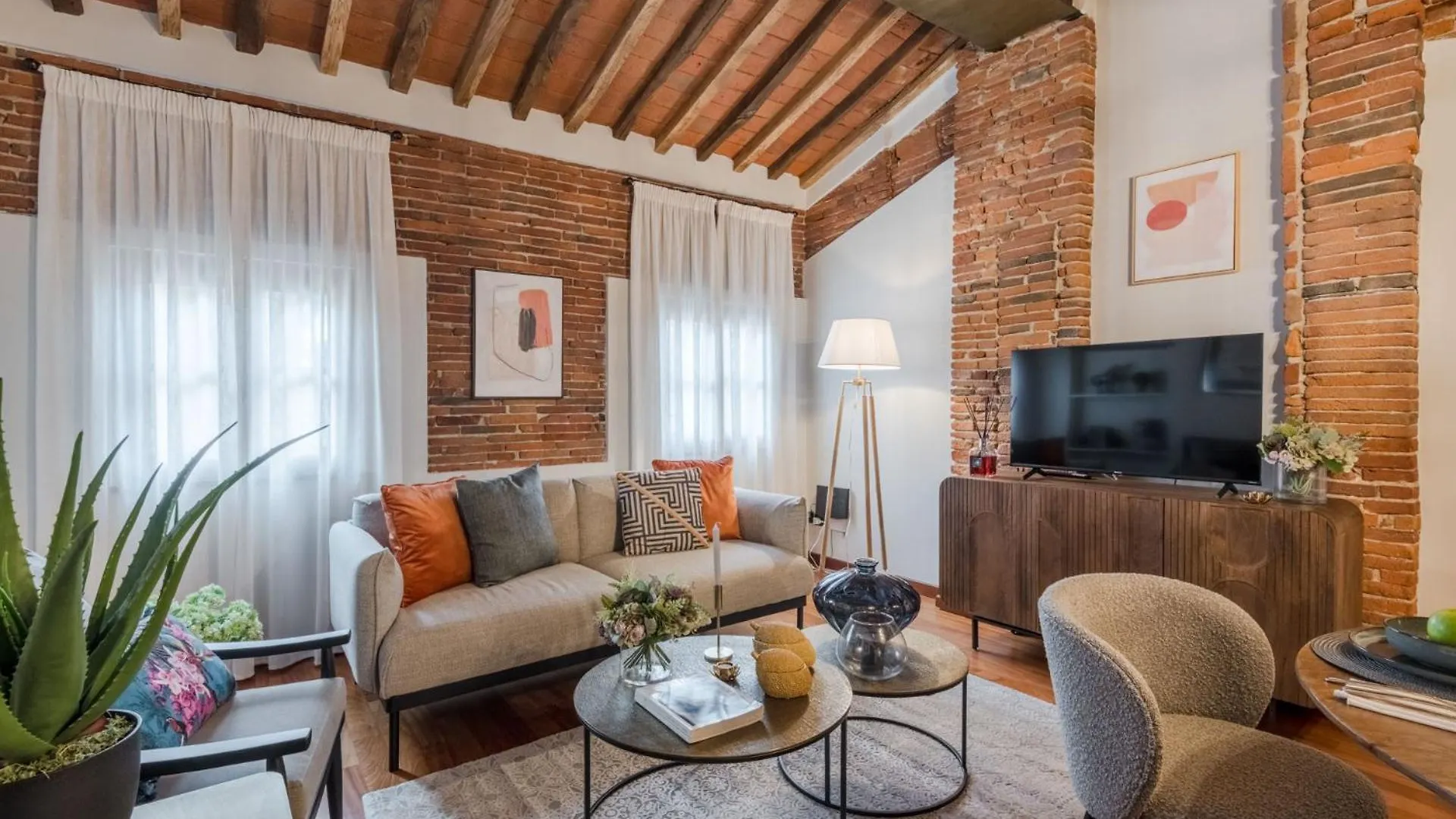 Apartment Dorina Penthouse 2 Bedrooms 2 Bathrooms In Lucca Italy