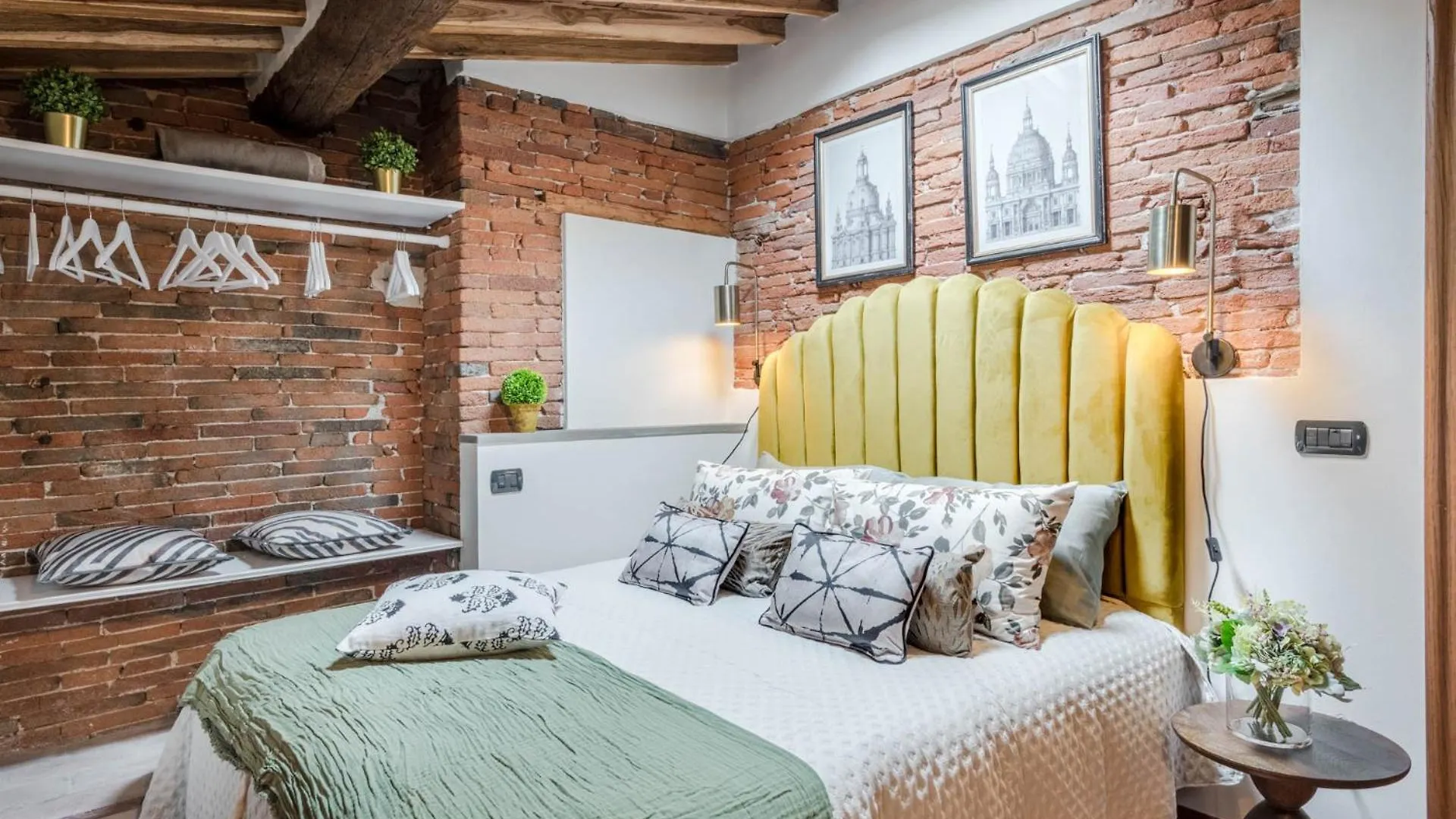 Apartment Dorina Penthouse 2 Bedrooms 2 Bathrooms In Lucca