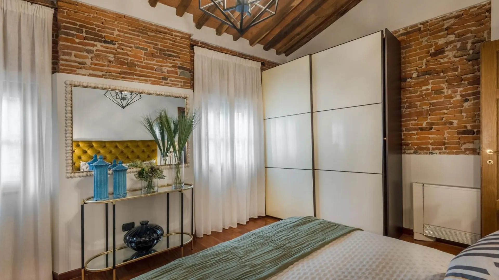 Dorina Penthouse 2 Bedrooms 2 Bathrooms In Lucca
